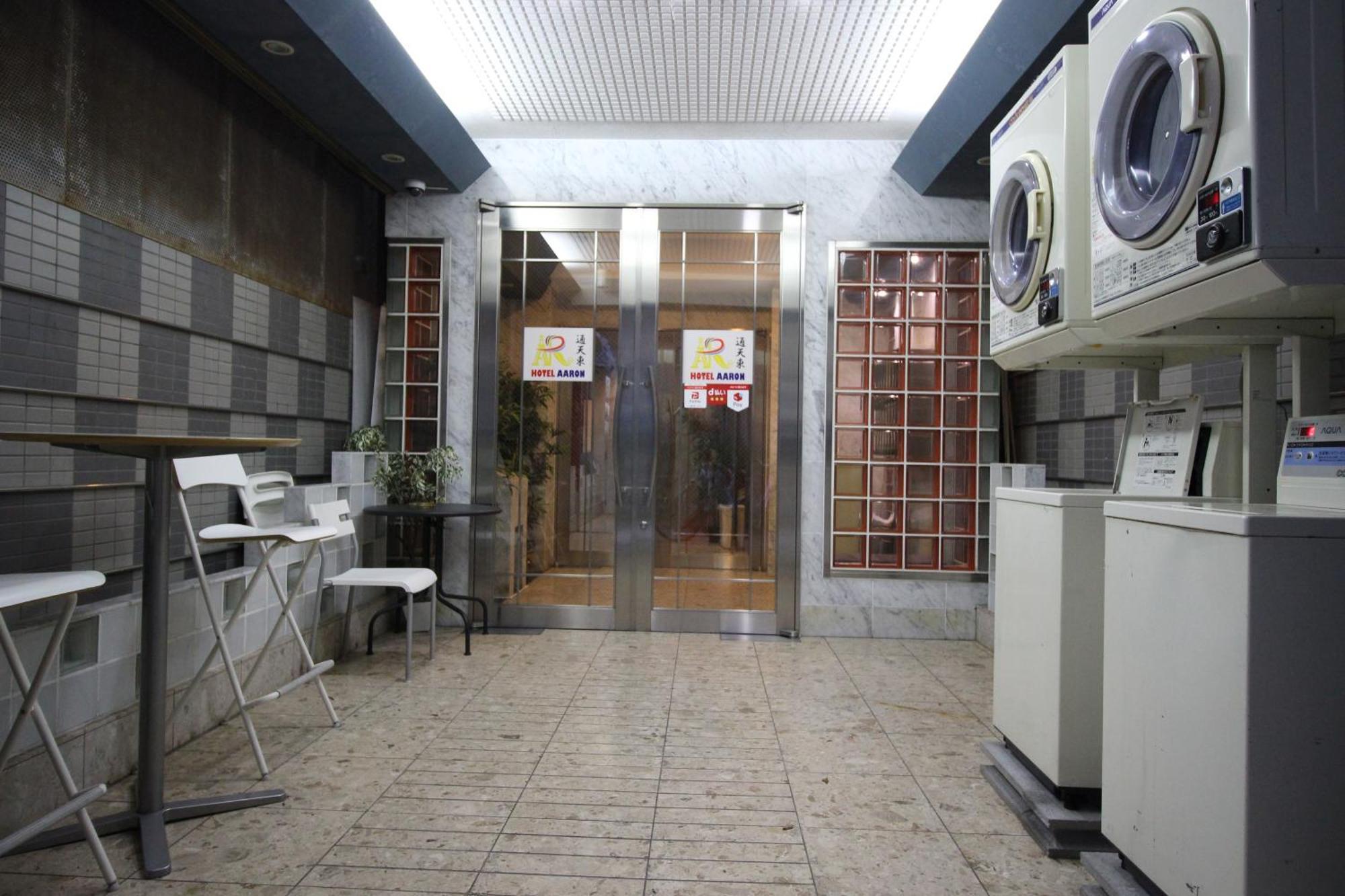 אוסקה Hotel Aaron通天東 מראה חיצוני תמונה